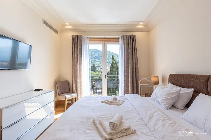 Luxuriöse Ein-Zimmer-Wohnung mit Meerblick in Porto Montenegro