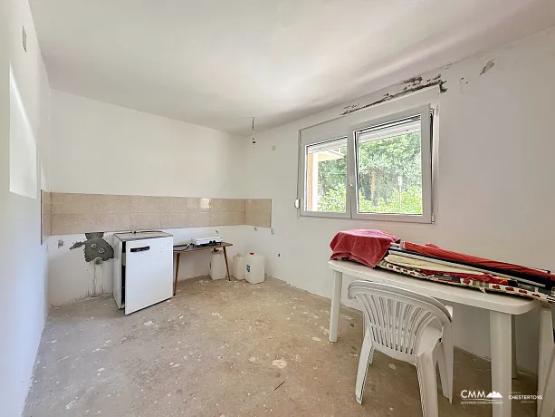 Zweistöckiges Haus in Dobra Voda