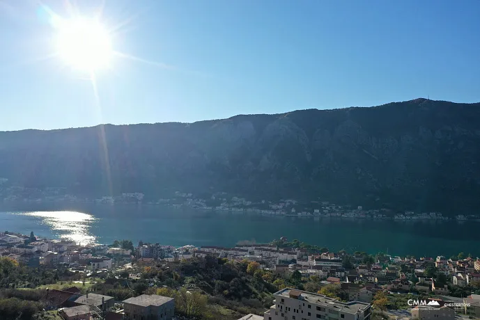 Zu verkaufendes Grundstück in Dobrota mit Meerblick