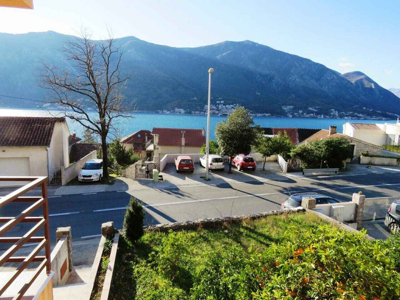 Haus mit herrlichem Meerblick in Dobrota