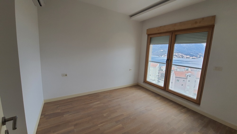 Zu verkaufen Wohnungen in Kotor Dobrota in der Nähe des Meeres