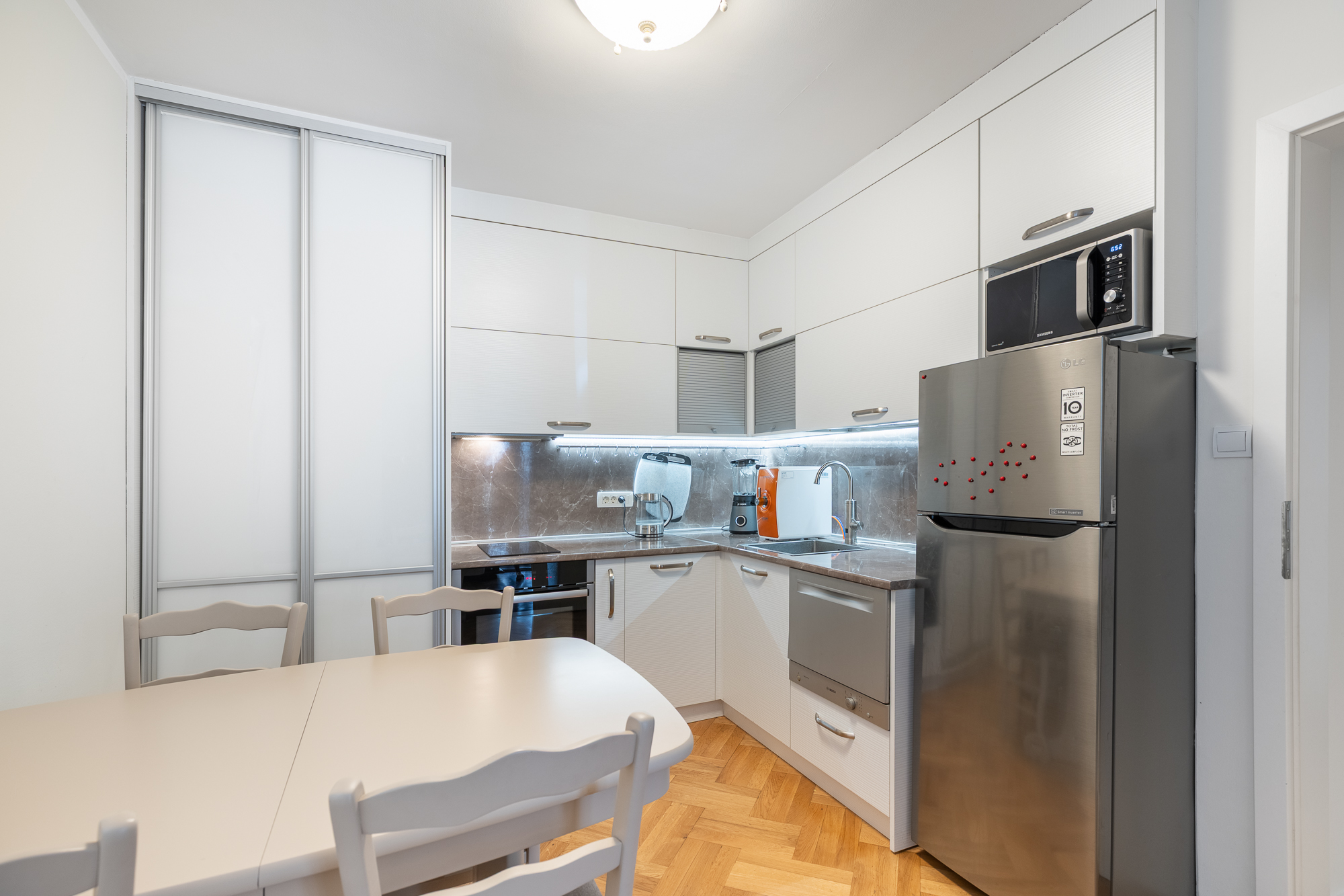 Geräumige Wohnung mit Meerblick in Sveti Stefan – 77 m², Budva