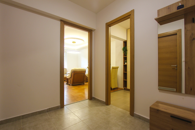 Zwei Wohnungen mit zwei Schlafzimmern in Budva in ruhiger Lage