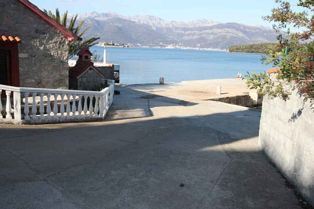 633 Tivat  Plot 6137m2 — photo 1