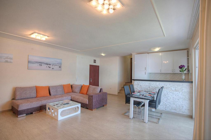 Geräumiges Apartment mit einem Schlafzimmer in Budva mit Meerblick