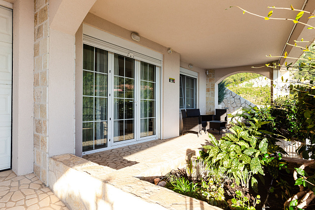 Eleganz und Gelassenheit in einer luxuriösen Villa mit Panoramablick auf das Meer. — photo 14