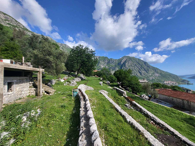 Grundstück mit Meerblick und natürlichem Wasserfall in der Nähe von Kotor — photo 12