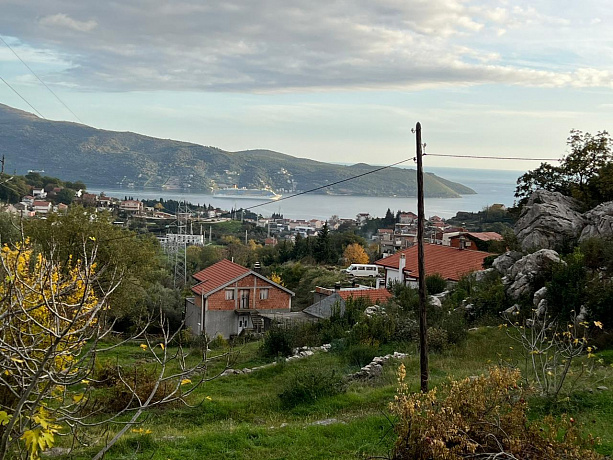 Grundstück zum Verkauf in Herceg Novi mit Infrastruktur