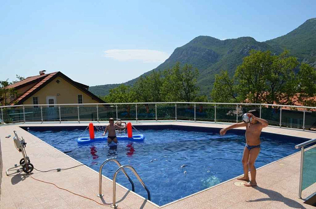 Reihenhaus mit Bergblick in Bar