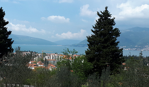 Zu verkaufen – Exklusives Grundstück in Tivat, 11.400 m², mit traumhaftem Blick auf die Bucht
