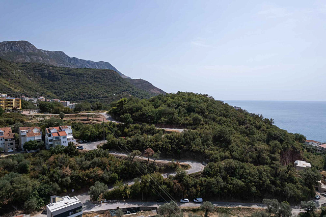 EXKLUSIVE INVESTITIONSMÖGLICHKEIT IN DER NÄHE VON KAMENOVO UND SVETI STEFAN
