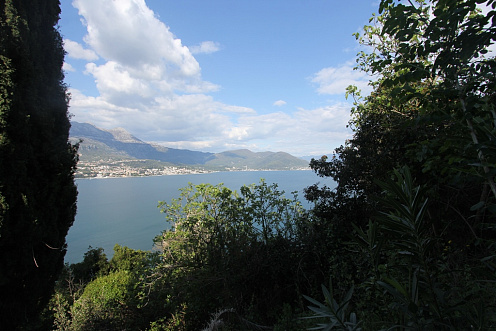 Grundstück in Njivice