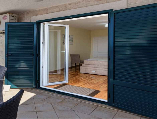 Geräumige Duplex-Wohnung mit Meerblick in Sveti Stefan — photo 38