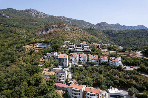 EXKLUSIVE INVESTITIONSMÖGLICHKEIT IN DER NÄHE VON KAMENOVO UND SVETI STEFAN