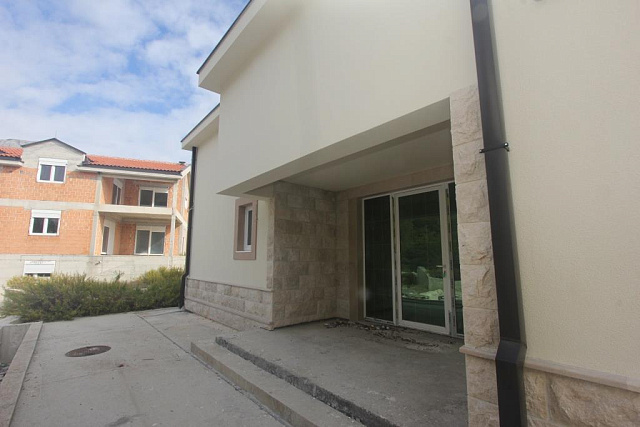 Zweistöckiges Haus mit Meer- und Bergblick in der Gegend der Stadt Herceg Novi — photo 12