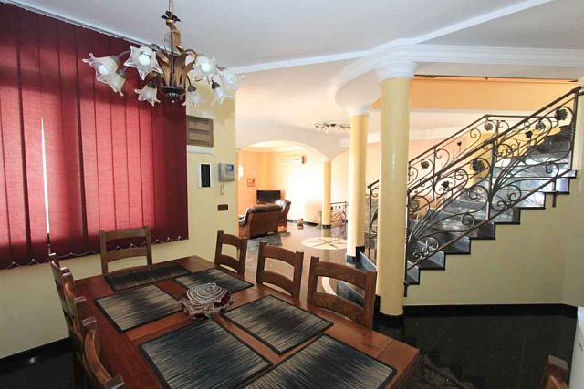 Helligkeit mit Pool in der Villa Petrovac — photo 16