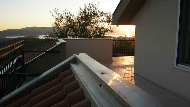 Dreistöckiges Haus in Kavac mit wunderschönem Meerblick — photo 13