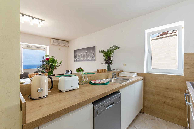 Geräumige Duplex-Wohnung mit Meerblick in Sveti Stefan — photo 7