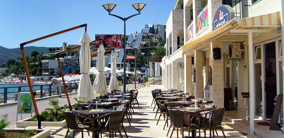 Café mit Terrasse in erster Reihe in Herceg Novi