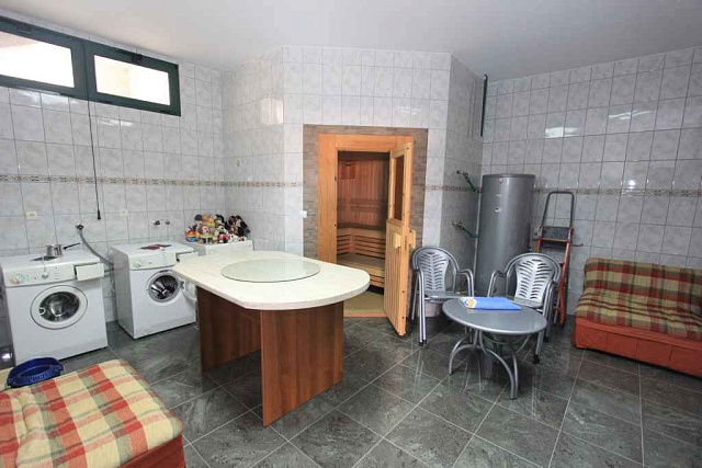 Helligkeit mit Pool in der Villa Petrovac — photo 39