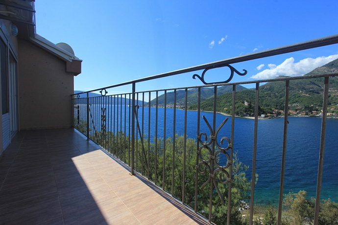 Gemütliche Villa mit Meerblick in Lepetani
