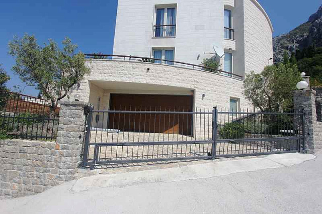 Villa mit Pool in Budva — photo 4