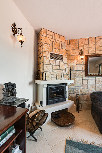 Exclusive Modern House with Authentic Character, Wine Cellar and Panoramic Views