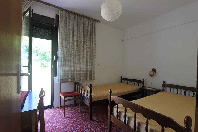 Ein geräumiges Haus mit großem Garten in Zelenika — photo 5