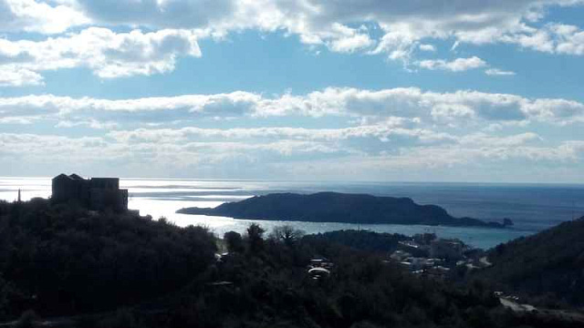 Grundstück mit Meerblick in Budva