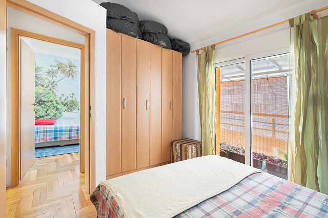 Großzügige möblierte Wohnung mit Möglichkeit zum Ausbau einer Galerie und Meerblick in Budva — photo 5