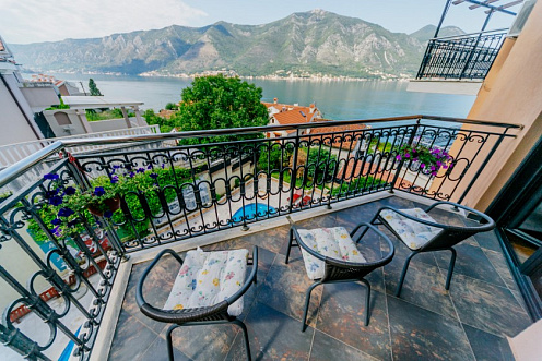Apartment mit zwei Schlafzimmern in einem Komplex mit Swimmingpool in Dobrota