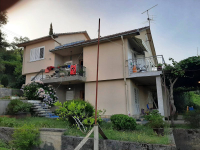 Haus mit herrlicher Aussicht in Tivat zu verkaufen