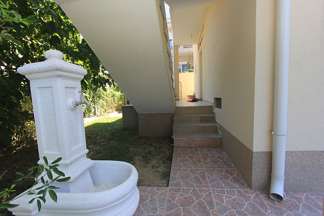Zweistöckiges Haus in Doni Stoi — photo 8