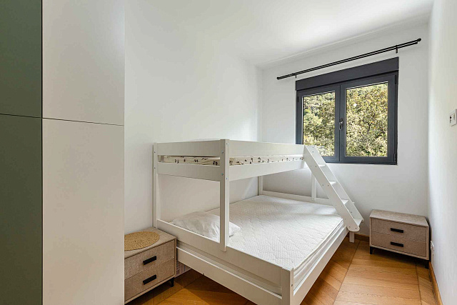 Apartment mit drei Schlafzimmern und Panoramablick auf Sveti Stefan — photo 9
