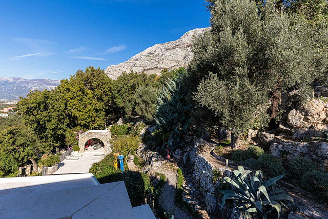 Elegantes Steinhaus mit Meerblick in der Nähe von Sveti Stefan — photo 17