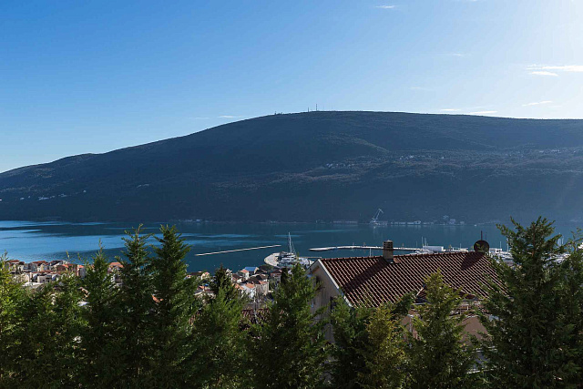 Zu verkaufen neue Villen in einem Komplex mit Blick auf die Bucht von Kotor — photo 25