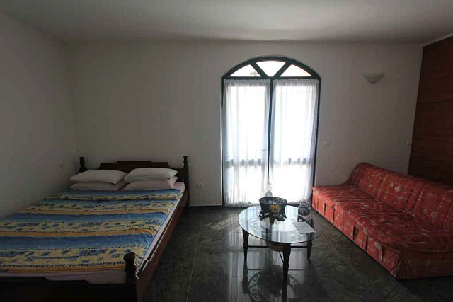 Helligkeit mit Pool in der Villa Petrovac — photo 35