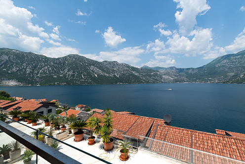 107 m² große 3-Zimmer-Wohnung mit Panoramablick auf das Meer in Kostanjica