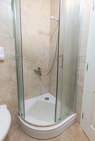 Geräumige Duplex-Wohnung mit Meerblick in Sveti Stefan — photo 19
