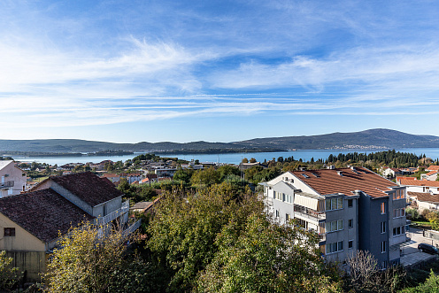 Wohnungen in einem neuen Gebäude in Tivat