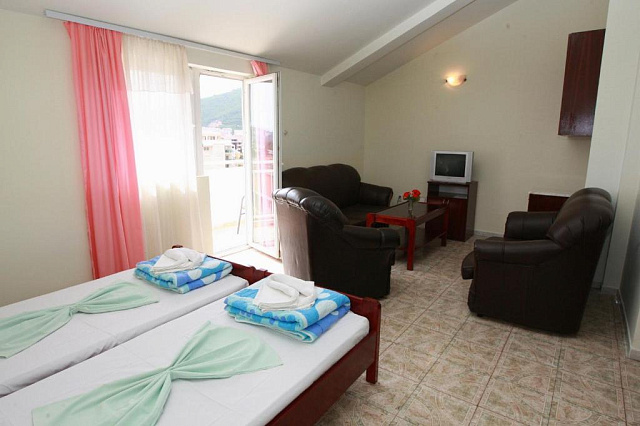 im Budva-Hotel — photo 12