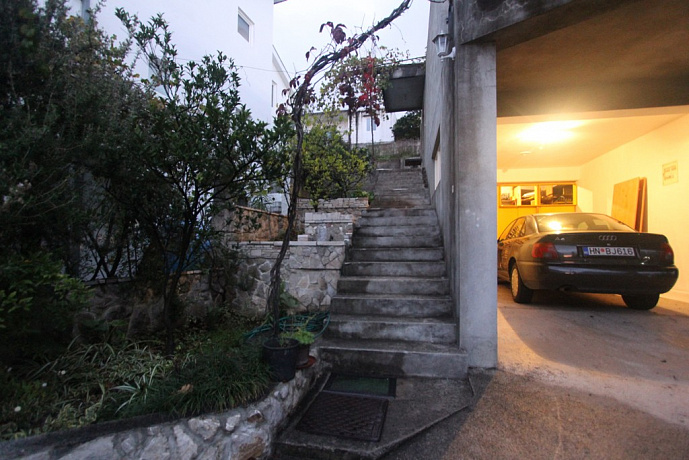 Zweistöckiges Haus in Herceg Novi