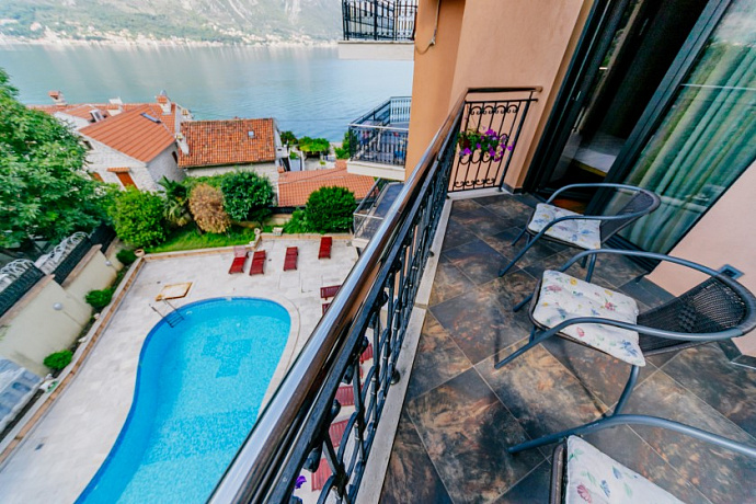 Apartment mit zwei Schlafzimmern in Meeresnähe in Kotor