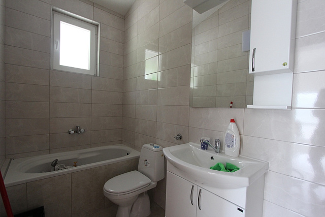 Haus in Bjelisi auf zwei Etagen mit großem Garten — photo 14
