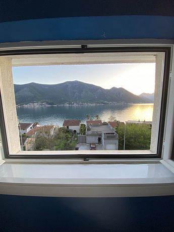 Wohnung in Dobrote mit Panoramablick auf das Meer