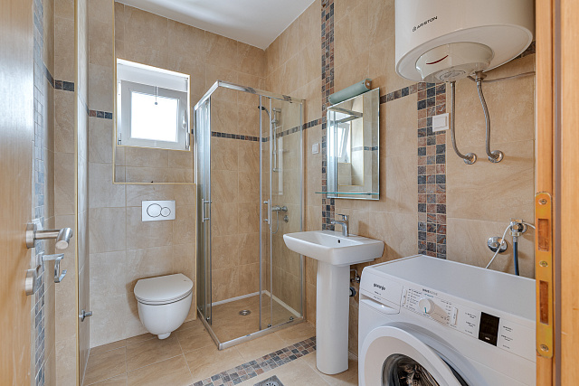 Möblierte 1-Zimmer-Wohnung in Budva, Lazi – 89m² mit Meerblick — photo 8