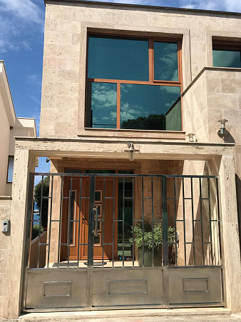  6900 villa 323m2 on the first line in Utjeha with a swimming pool