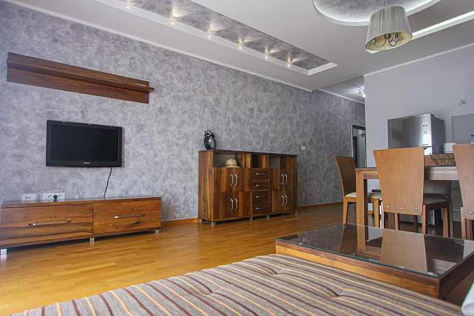 Apartment mit einem Schlafzimmer in einem Komplex mit Swimmingpool in der Nähe von Budva