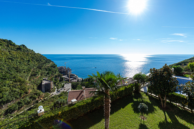 Eleganz und Gelassenheit in einer luxuriösen Villa mit Panoramablick auf das Meer. — photo 46