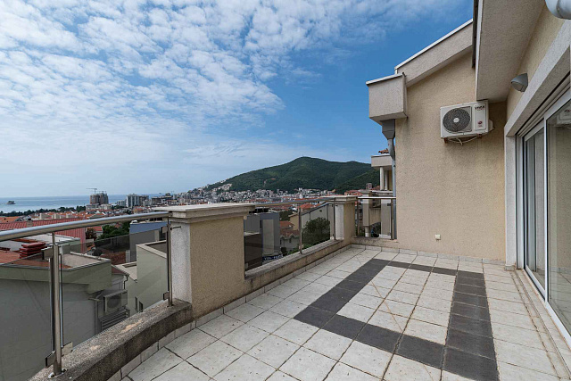 Möblierte 1-Zimmer-Wohnung in Budva, Lazi – 89m² mit Meerblick — photo 9